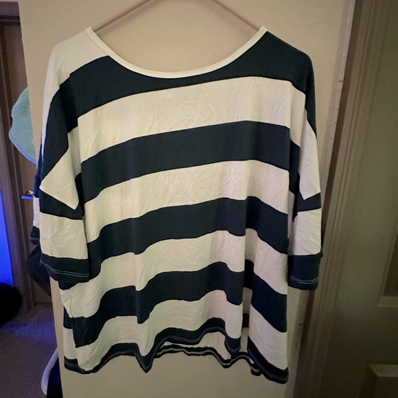 Nautical Breeze Flowy Top - Picture 2 of 2